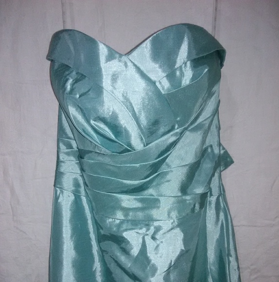 Beautiful Dress - Picture 3 of 5